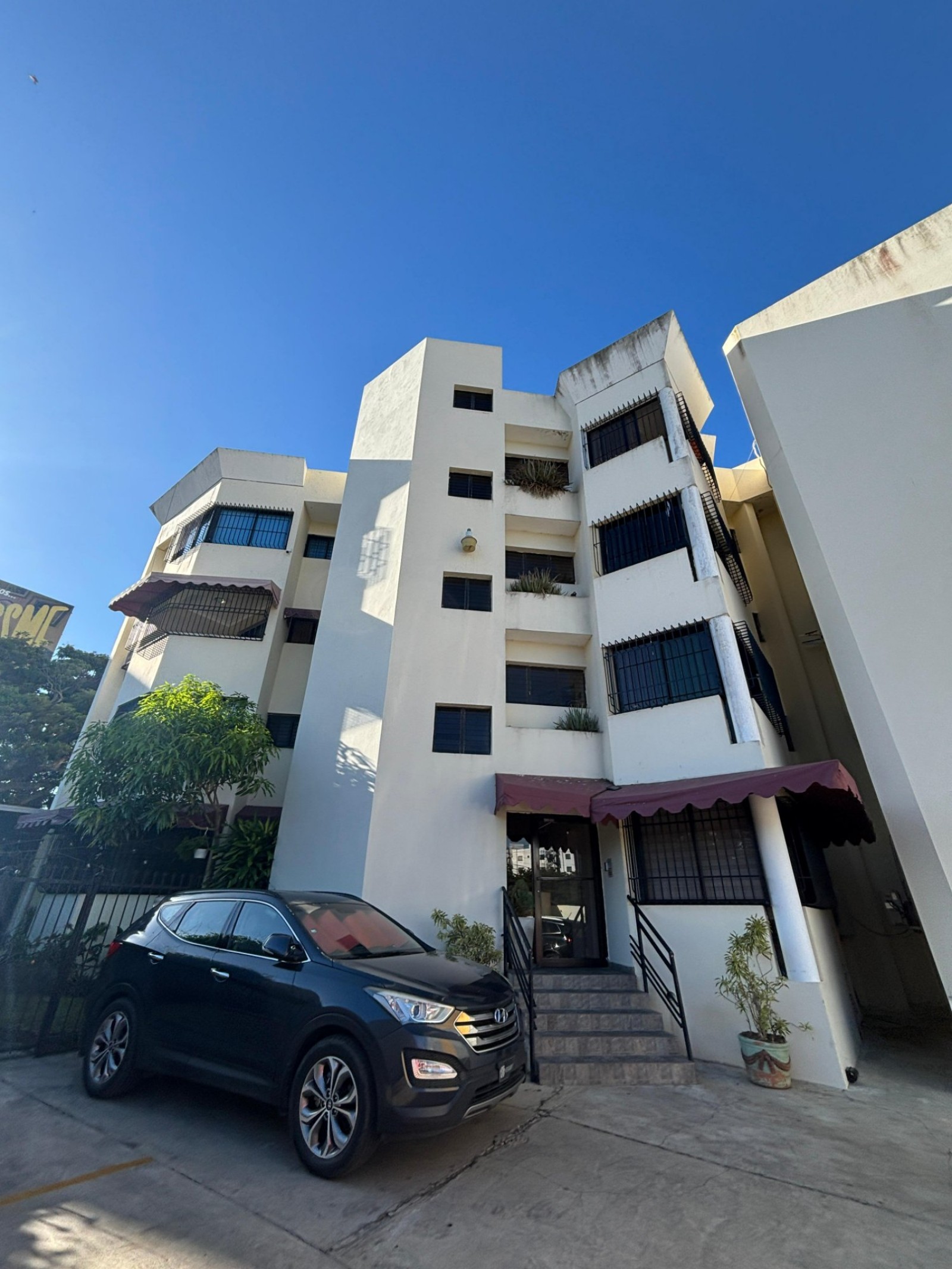 Apartamento amueblado frente a PUCMM
