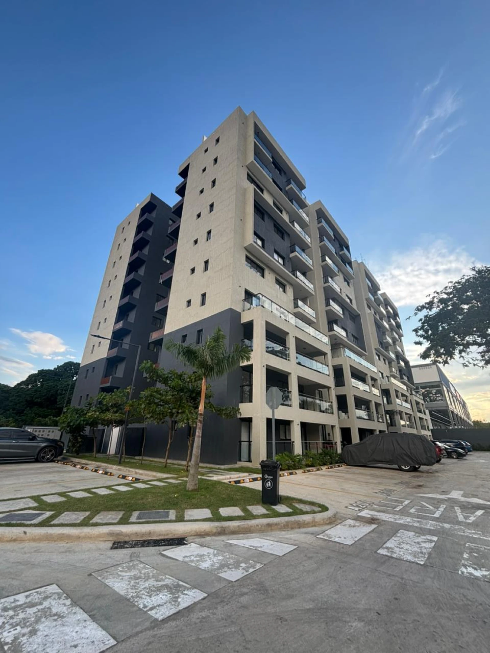 Rento apartamento en la Hispanoamericana